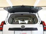 狭い場所での荷物の積み下ろしや小物類の積み下ろしに便利なガラスリヤハッチ♪