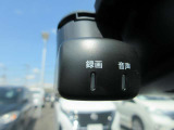 ドライブレコーダーも付いてます、もしもの時に安心です。(フロント側)