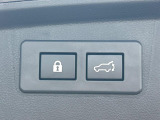【パワーバックドア】スマートキーや運転席のボタンを押すだけでリアゲートが自動で開閉します!荷物を持っている時や、高い位置にあるバックドアを閉める際に便利な機能です♪