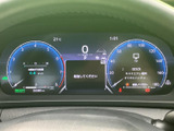 見やすいデザインのメーターパネル。重要な情報を一目で確認でき、安全運転をサポートします。高い視認性で、運転に集中できます。