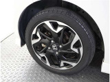 かっこいいホイールですね。 車のイメージを大きく左右するホイール部分はコダワリを持ちたいですね。