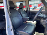 ひじ掛けが付いて運転が楽です