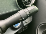 操作しやすいウインカーレバーで、安全な車線変更をサポートします。直感的な操作性で、運転に集中できます。