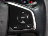 ◆アダプティブクルーズコントロール◆予め設定した車速内でクルマが自動的に加減速。前走車との適切な車間距離を維持しながら追従走行します。【LKAS】車線維持支援システムでステアリング操作を支援。