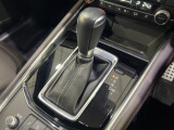 アクセルペダルを踏み込む量や速さに応じて変速パターンを制御し、人馬一体の運転感覚を発揮してくれる6速オートマ!
