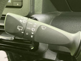 雨の日も安心。ワイパーの操作はスムーズで、視界をクリアに保ちます。運転に必要な情報をしっかり確認できます。