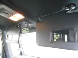 運転席&助手席バニティミラー付いています☆