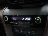 車内の温度管理に便利なオートエアコン☆