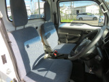 前席の画像です。是非運転席に座っていただき視界等をご確認ください。