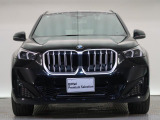 【キドニーグリル】BMWの代名詞。一目見ただけでBMWであると認識できる確固たるアイコンとして存在感を放ちます。