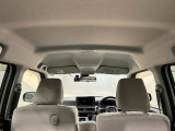 車内は明るくて見通しが良く、初めての方でも運転しやすい印象です。