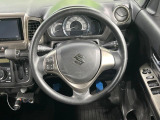 インテリアに合わせたデザインのステアリングは、運転される方のことも考え、運転しやすい形状、大きさです。是非一度、実際に触ってお確かめください。