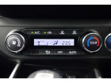 エアコンはオートタイプが装着済みです!オートモードにしておけば、車内温度を設定するだけで風の料や吹き出し口の切り替えを機械が行ってくれます!一年中快適な環境を作れますよ♪