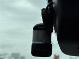 【ドライブレコーダー】映像・音声などの運転中の記録を残します。事故などを起こした起こされた時の証拠になりえますので、もしも時でも安心ですね。
