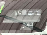 【スズキ セーフティサポート】走行中に前方の車両等を認識し、衝突しそうな時は警報とブレーキで衝突回避と被害軽減をアシスト。より安全にドライブをお楽しみいただけます。
