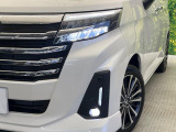 【LEDヘッドライト】悪天候や夜間走行時も良好な視界を確保し安心して運転できる高輝度LEDヘッドライトを装備!点灯速度が早く、消費電力も抑えられています。