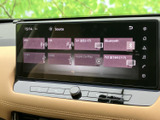 AM/FMラジオはもちろん、USBやBluetooth接続で様々な音楽ソースを楽しめます。Apple CarPlayにも対応し、スマホ連携も簡単です。