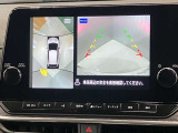 【アラウンドビューモニター】車を上から見下ろしているかのような映像で周囲の状況がひと目で確認、狭い駐車場に駐車するときも安心です♪