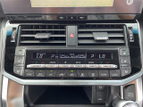 【エアコン】『エアコン装備』の画像になります。暑い夏でも寒い冬でも、車内に快適な空気を届けるので、いつでも快適な車内空間を創り上げます!