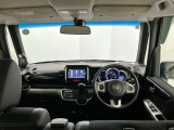 【前方視界】開放的な前方視界!運転がしやすく疲れにくいです♪窓が大きく、見通しがとっても良いおクルマですよ♪