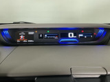 メータは先進的なデジタルメーターを採用!ゆっくりと数字が動くのでとても見やすく表示されます!続可能距離等の情報やHonda SENSINGの注意・警告も表示します!
