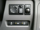 電動格納式ドアミラーを採用!運転席にスイッチが付いています。