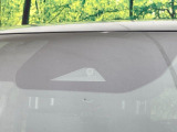 【エマージェンシーブレーキ】走行中に前方の車両等を認識し、衝突しそうな時は警報とブレーキで衝突回避と被害軽減をアシスト。より安全にドライブをお楽しみいただけます。