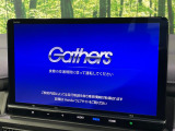 【メーカー純正11型ナビ】インテリアに溶け込むスタイリッシュな「専用設計」メーカーナビを装備♪視認性や操作性など基本性能にも優れ、より上質なカーライフをお楽しみいただけます。