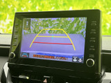 後方確認をサポートするモニター。駐車時の安全性を高め、狭い場所でもスムーズな操作を可能にします。運転に自信がない方にもおすすめです。