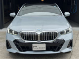 また、BMW正規認定中古車は、エマージェンシーサービスが自動付帯。24時間365日、皆様のカーライフをサポート致します。確かな安心のうえで、「駆けぬける歓び」をご堪能ください。