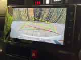 【バックカメラ】駐車時に後方がリアルタイム映像で確認できます。大型商業施設や立体駐車場での駐車時や、夜間のバック時に大活躍!運転スキルに関わらず、今や必須となった装備のひとつです!