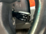 高速道路で便利な【クルーズコントロール】も装着済み。アクセルを離しても一定速度で走行ができる装備です。加速減速もスイッチ操作でOKです。