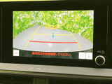 バックモニターで後方確認がしやすく、狭い場所での運転や駐車も安心。安全性を高める便利な機能です。