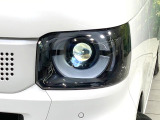 【LEDヘッドライト】悪天候や夜間走行時も良好な視界を確保し安心して運転できる高輝度LEDヘッドライトを装備!点灯速度が早く、消費電力も抑えられています。