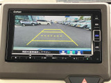 後方確認をサポートするモニター画面です。駐車時や狭い道での運転も安心で、安全運転をサポートします。