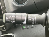 雨天時でもクリアな視界を確保。ワイパーの操作も簡単に行え、安全な運転をサポートします。間欠ワイパー機能も搭載で、状況に応じた設定が可能です。