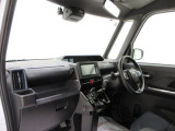 ダイハツのお店では、ダイハツ車を知り尽くしたプロフェッショナルが、専用の診断機器を使って各システムを点検しております。
