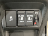 【両側パワースライドドア】両側がパワースライドドアになっており、運転席のスイッチやスマートキーでも開閉が可能です!開口部も広いので乗り降りも楽々♪