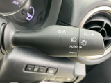 操作感の良いウインカーレバーで、安全な車線変更をサポート。確実な操作感で、ドライバーに安心感を与えます。シンプルで使いやすいデザインです。