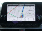 大型の9インチ高精細画面で見やすく、視認性と操作性に優れたNissanConnectナビ。通信機能による最新地図更新やリアルタイムの交通情報案内はもちろん、スマホ連携でドライブを一層快適に楽しめます。