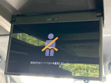 【後席モニター】家族や友人とお出かけする機会が多い方に大人気の後席モニターを装備!見やすい位置に画面がありテレビやDVDの視聴も快適!友達もお子様も、後席にしか乗らなくなるかも??
