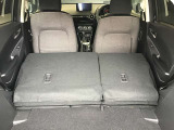 リヤシートを倒すと大きな荷物も搭載可能です。