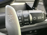 操作しやすいウインカーレバー。スムーズな操作で、安全な車線変更をサポートします。直感的な操作性で、運転に集中できます。