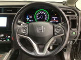 ハンドルにHondaセンシング系のクルーズコントロールやレーンキープアシストなどのスイッチが装備されています。ハンドルから手を離さず安全に操作できます。