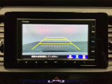 バックでの車庫入れも安心です!リアカメラが付いているバックモニター付のナビを装備しております。操作線もついており距離感も画面から確認できます。