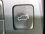 【パワーバックドア】スマートキーや運転席のボタンを押すだけでリアゲートが自動で開閉します!荷物を持っている時や、高い位置にあるバックドアを閉める際に便利な機能です♪