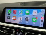 【アップルカープレイ】iPhoneがBMW車両とワイヤレスで接続されます。Apple CarPlayでは、オーディオストリーミングやメッセージングアプリがディスプレイに表示されます。
