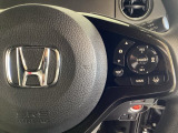 ハンドルにHondaセンシング系のクルーズコントロールやレーンキープアシストなどの操作スイッチが装備されています。ハンドルから手を離さず安全に操作できます。