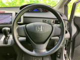 握りやすい形状で、運転操作をスムーズに行えます。ステアリング操作を通じて、快適なドライビング体験をお届けします。