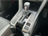 電子制御パーキング、ブレーキホールド、長い渋滞や信号待ち時にとても便利な機能つき☆